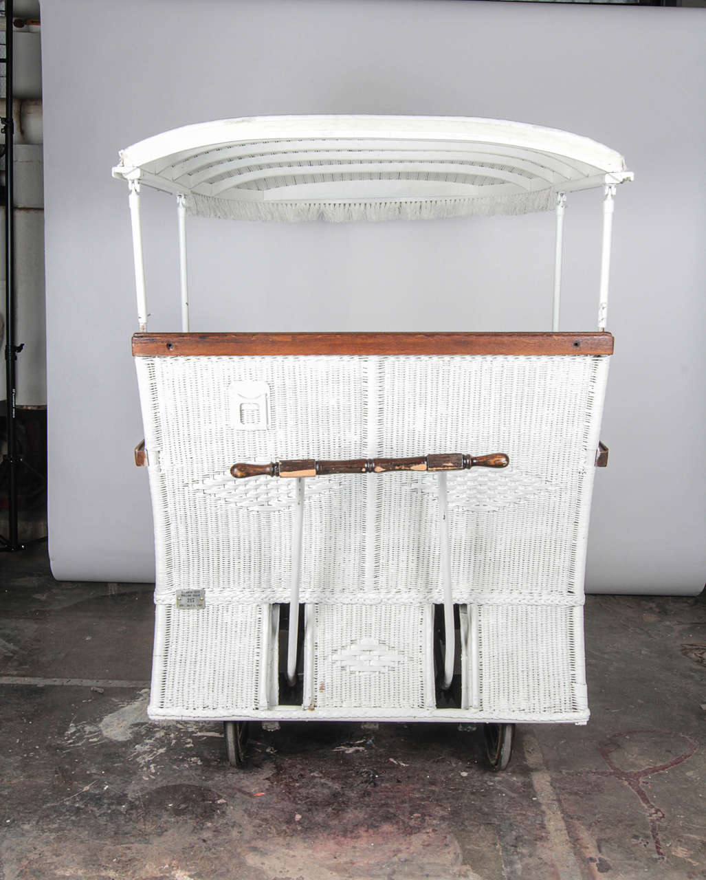 Atlantic City Wicker Rolling Chair #217 by Shill In Good Condition For Sale In New York, NY
