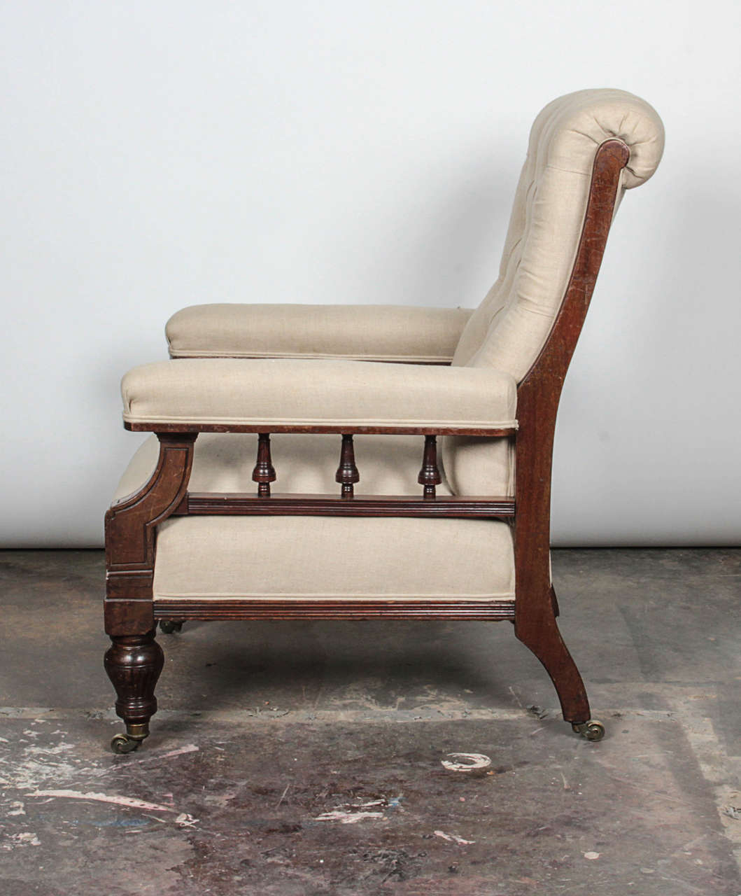 Pair of Victorian Mahogany and Button-Tufted Armchairs In Good Condition For Sale In New York, NY