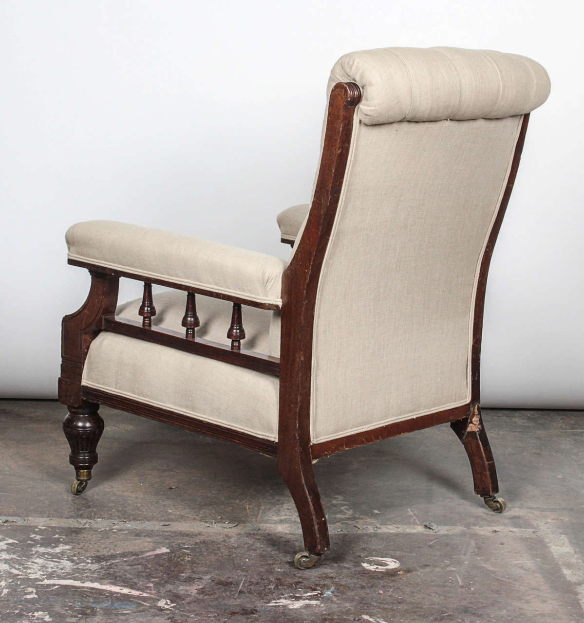 19th Century Pair of Victorian Mahogany and Button-Tufted Armchairs For Sale
