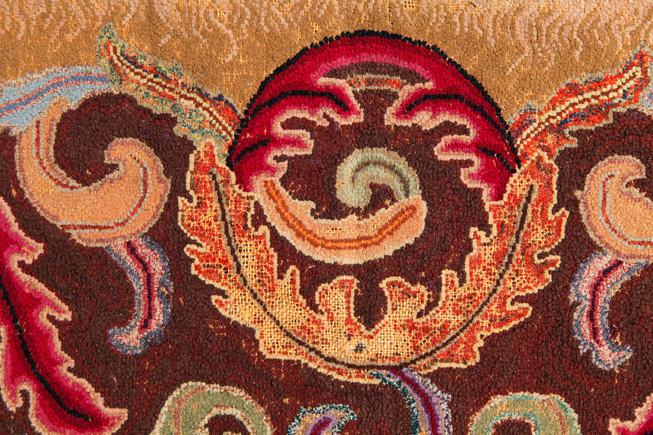 Früher amerikanischer geblümter Hooked-Teppich mit Kapuze, 1880er Jahre (19. Jahrhundert) im Angebot