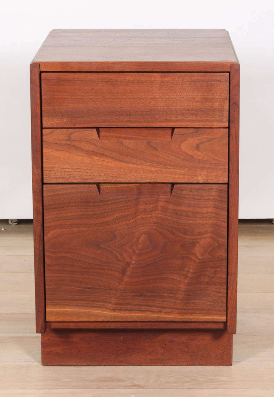 Pair of Bedside Chest of Drawers in Walnut with three drawers. 

Provenance available