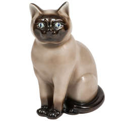 Un gatto in ceramica a grandezza naturale Fornasetti