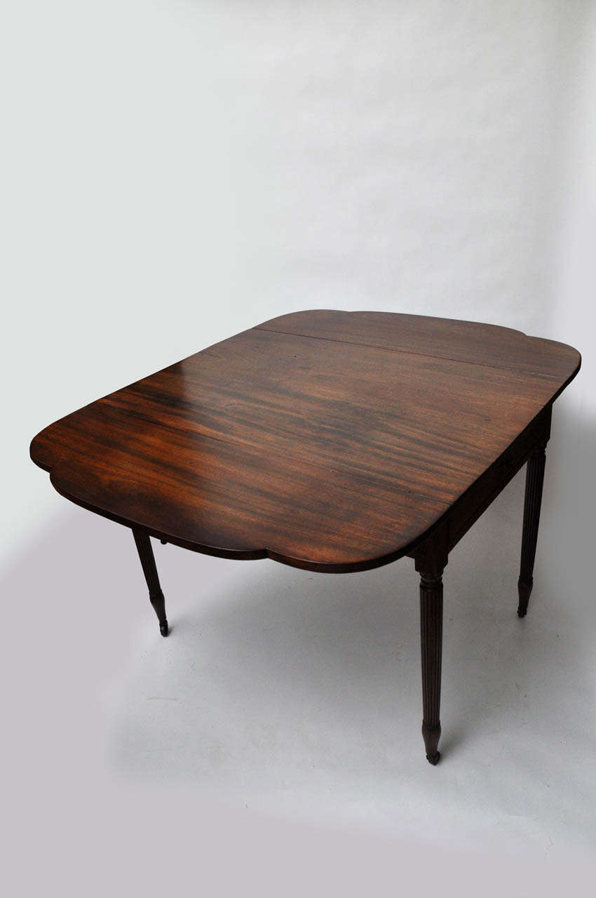 New York State Walnut Flap Table, Circa 1830 1