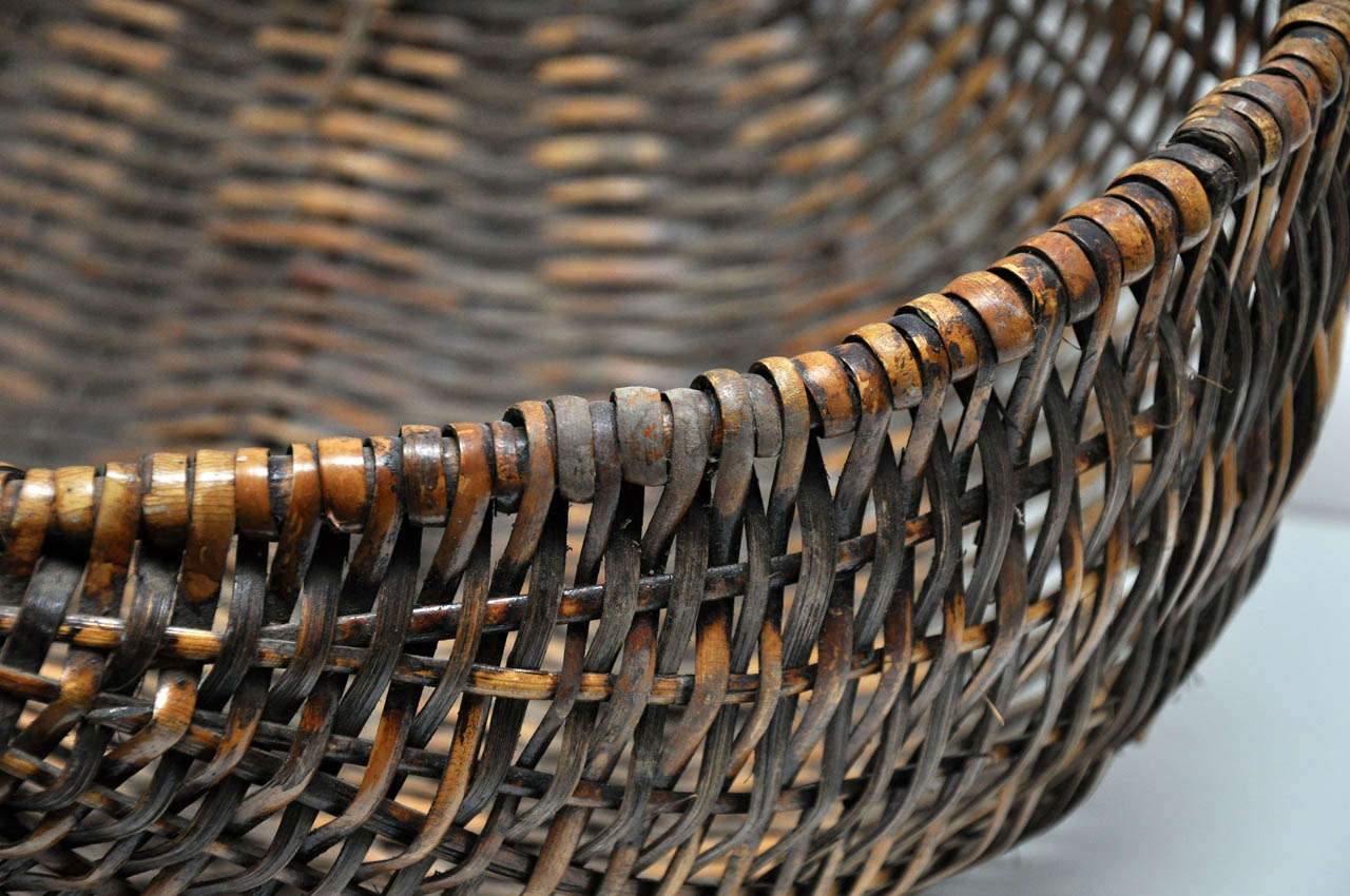 Hand Woven Basket In Excellent Condition For Sale In Northfield, IL