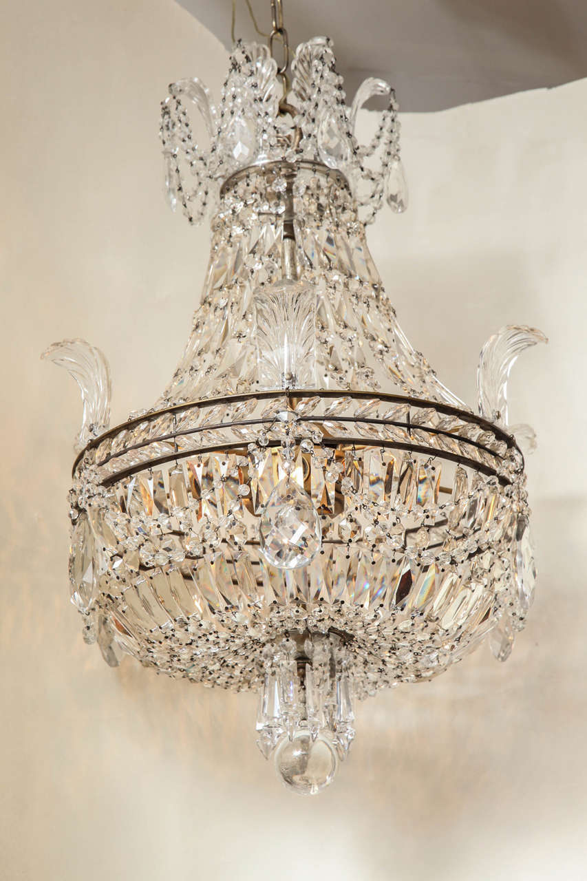 A Regency Style Balloon Shaped Chandelier In Excellent Condition In New York, NY