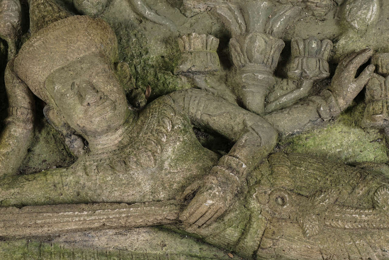 Sculpté Sculpture de temple en relief en pierre siamoise de la fin du 19e siècle en vente