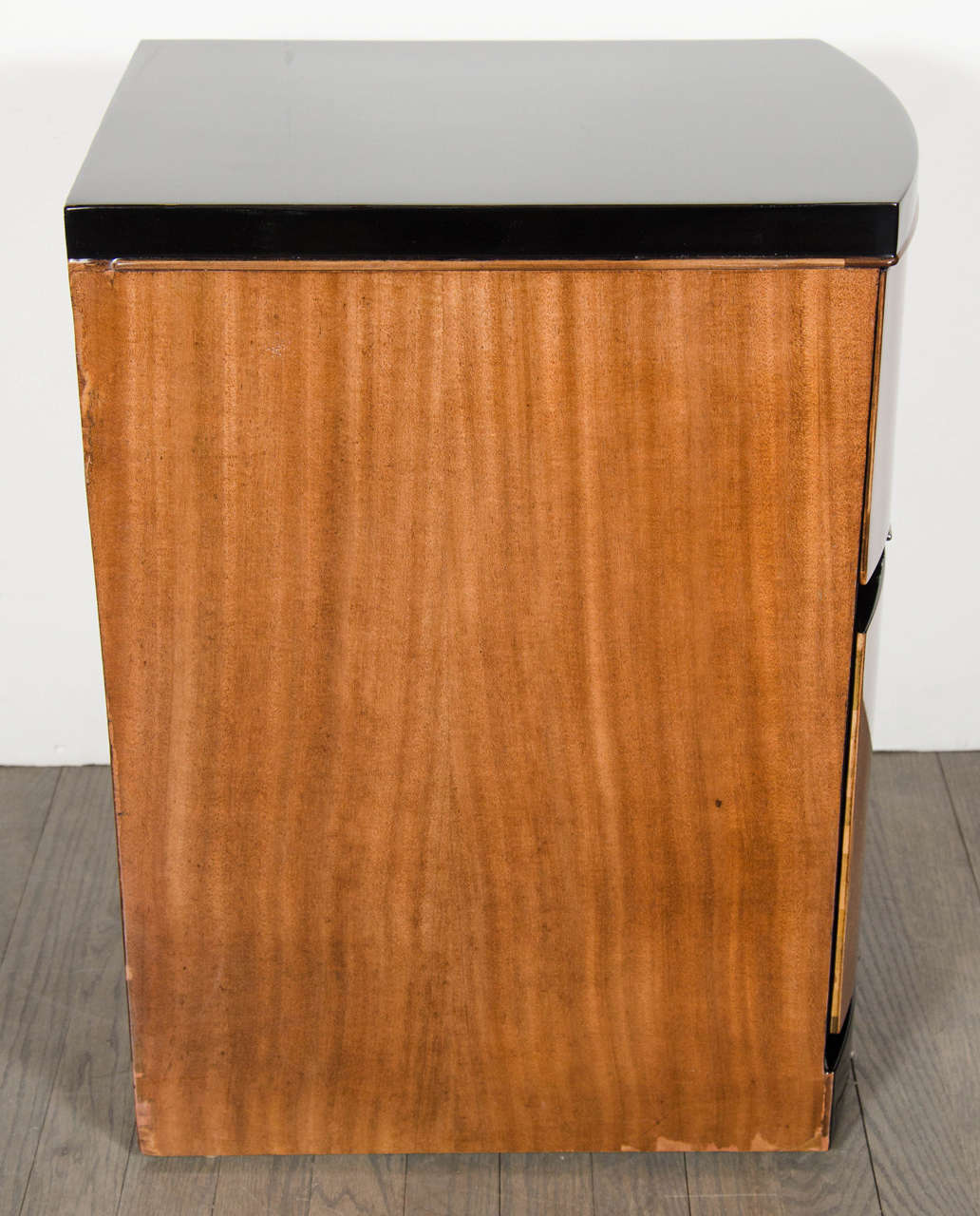 Pair of Streamlined Art Deco Nightstands in Mahogany and Black Lacquer 3