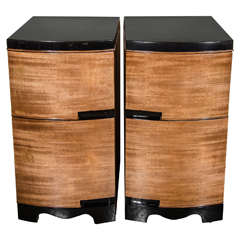 Pair of Streamlined Art Deco Nightstands in Mahogany and Black Lacquer