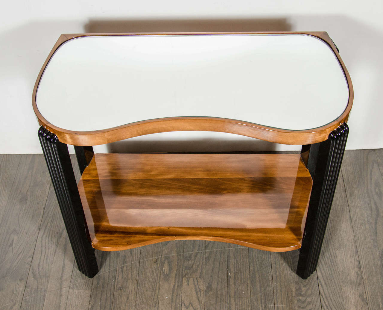 Art Deco Machine Age Side Table with Streamline Reeded Leg Design In Fair Condition For Sale In New York, NY