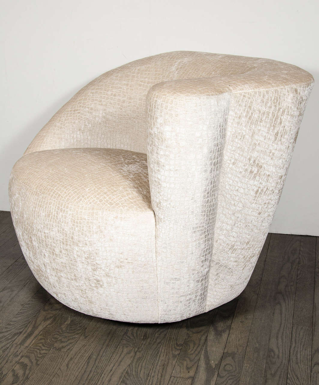 Sculptural Pair of Mid-Century Nautilus Swivel Chairs by Vladimir Kagan In Excellent Condition In New York, NY