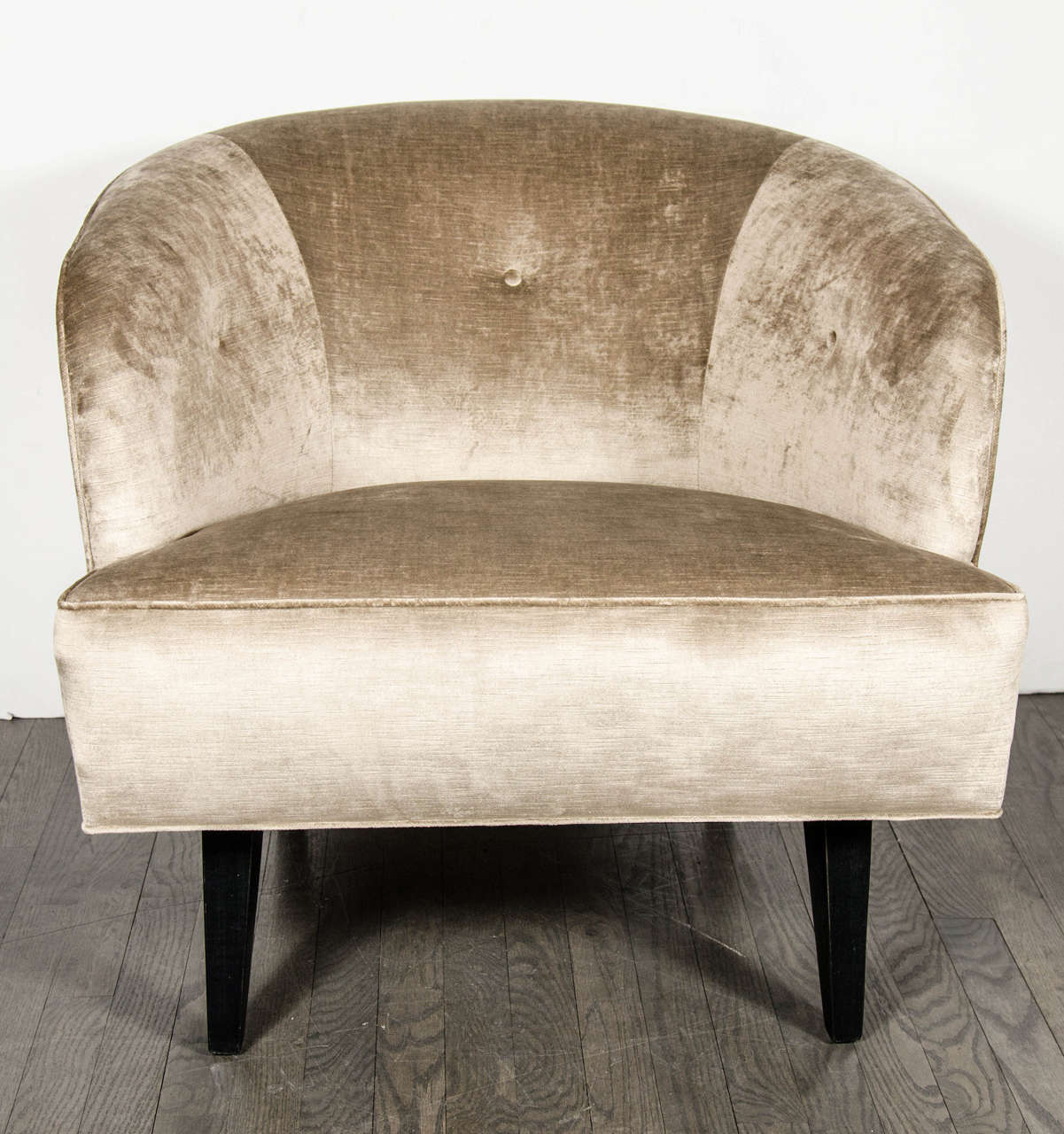 This gorgeous chair features a curved back design with button detailing and ebonized walnut legs. It has been newly upholstered in smoked citrine velvet and is in restored mint condition.