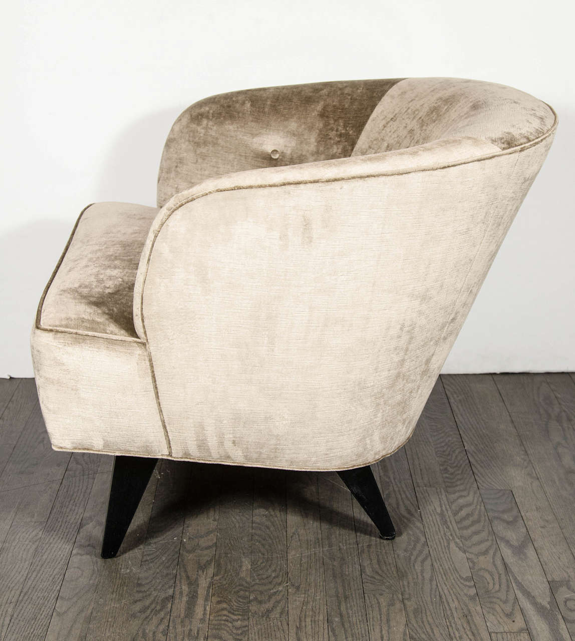 Luxe Mid-Century Modernist Curved Back Club Chair In Excellent Condition In New York, NY