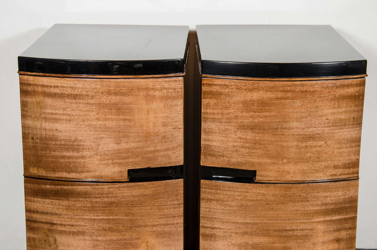 Pair of Streamlined Art Deco Nightstands in Mahogany and Black Lacquer