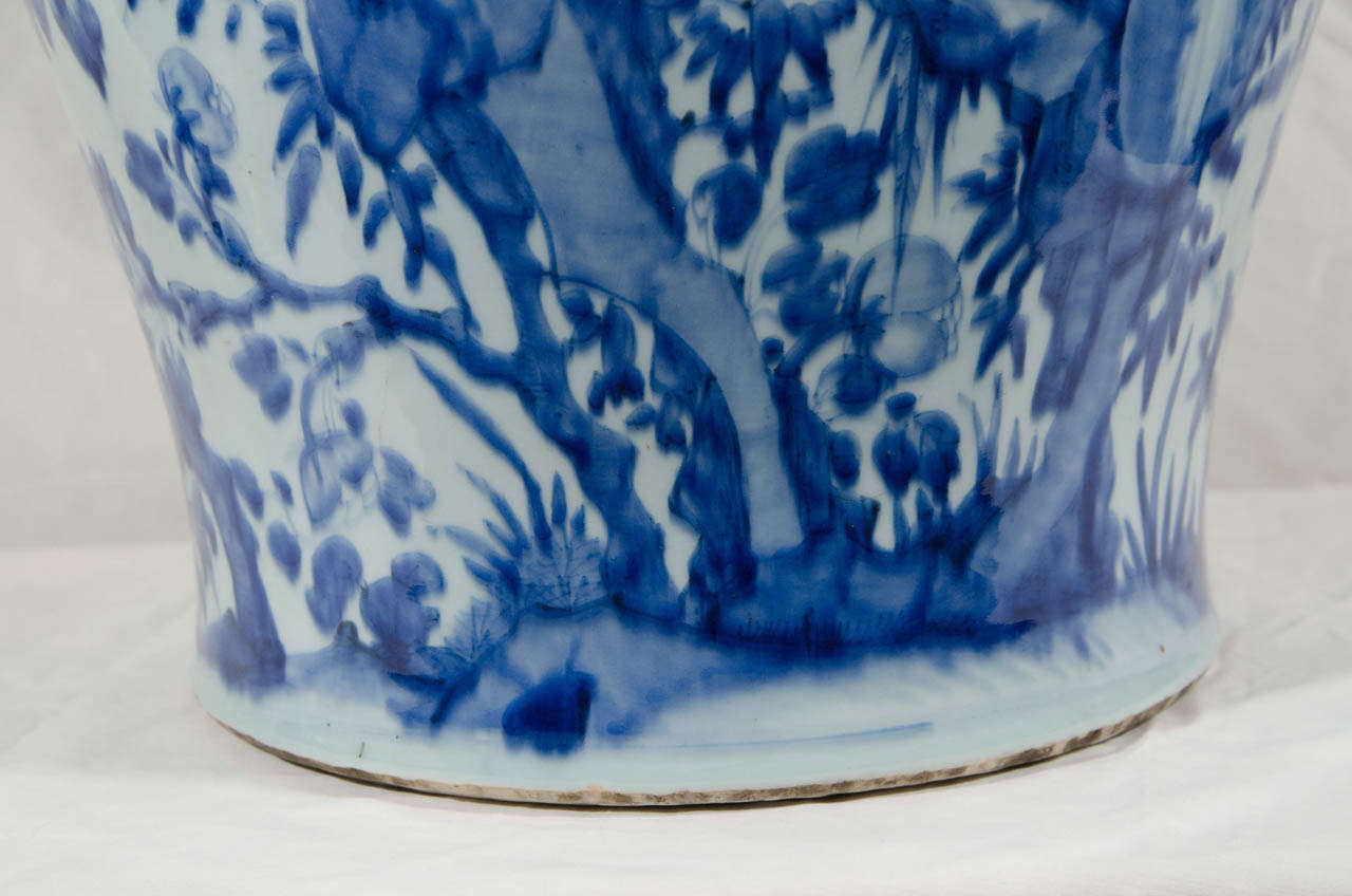 Ein massiver blau-weißer Kangxi-Tempelkrug 2
