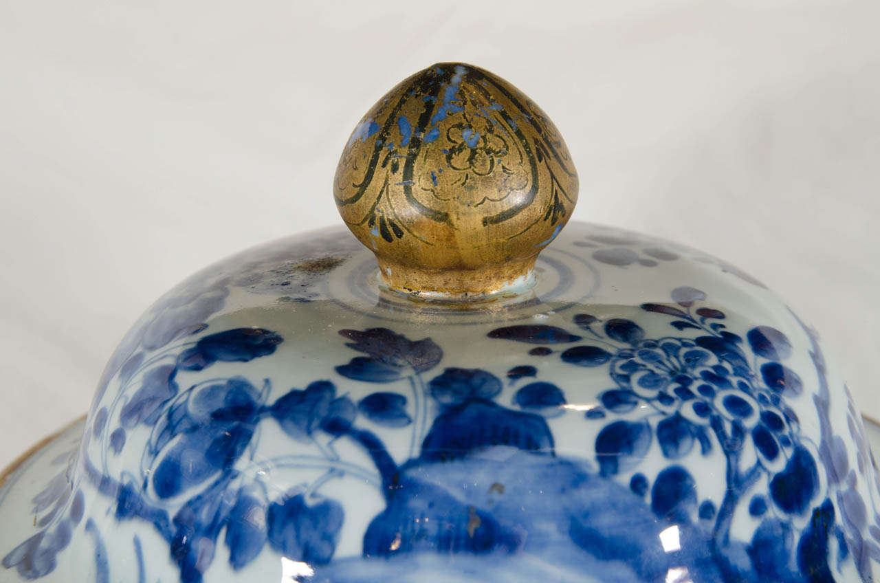 Ein massiver blau-weißer Kangxi-Tempelkrug 1