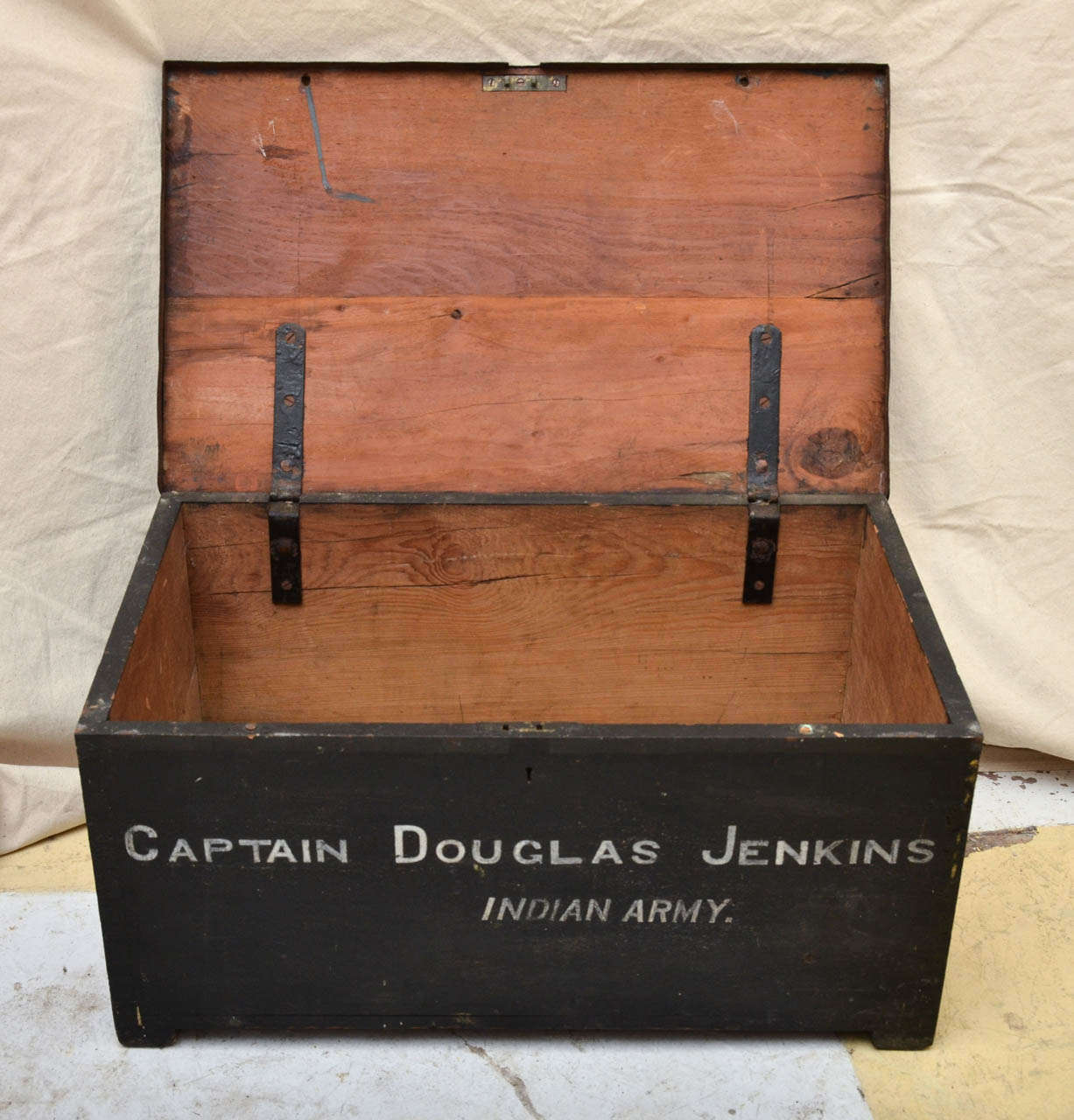 19th Century British Army  Officers Trunk In Good Condition For Sale In Southampton, NY