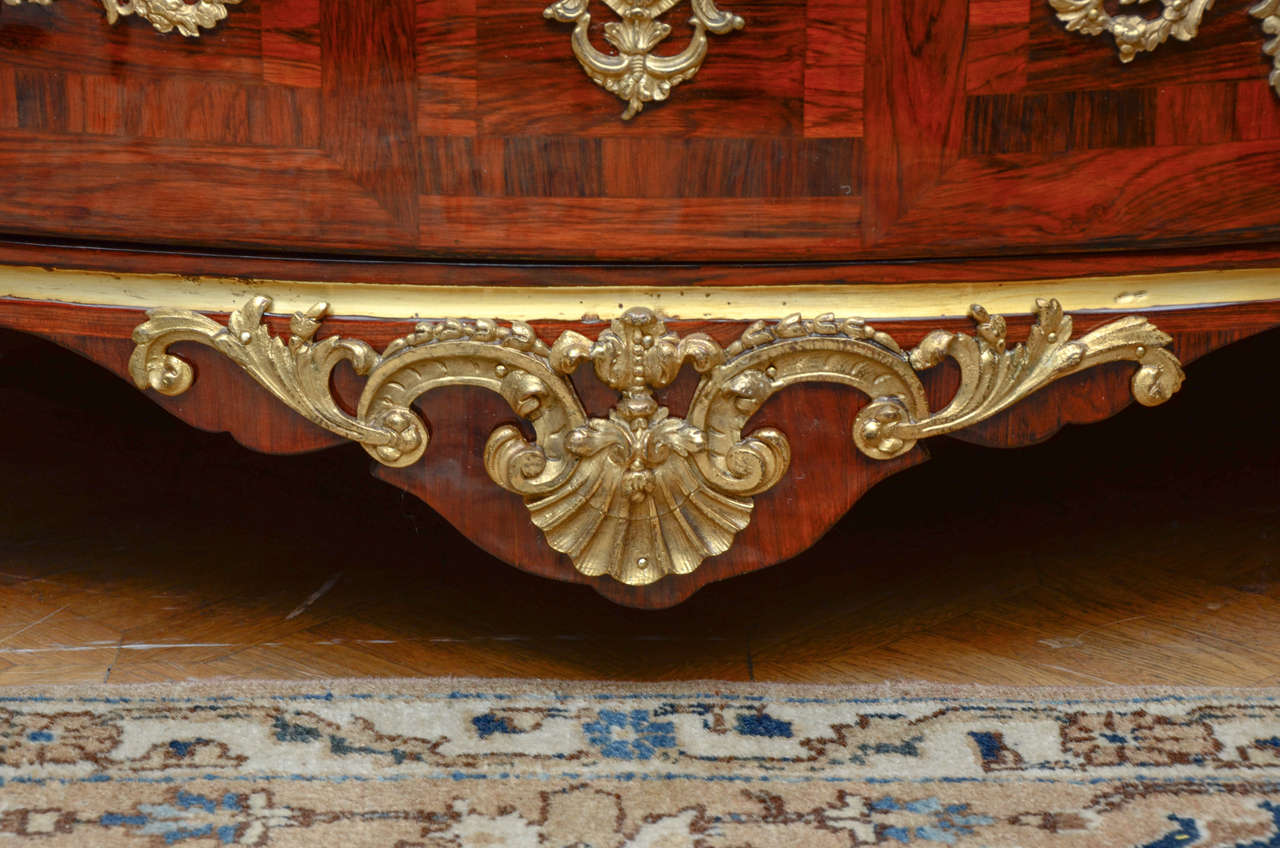 A Regence Ormulu-Mounted and Brass Inlaid Kingwood Commode In Good Condition In Nice, Cote d' Azur