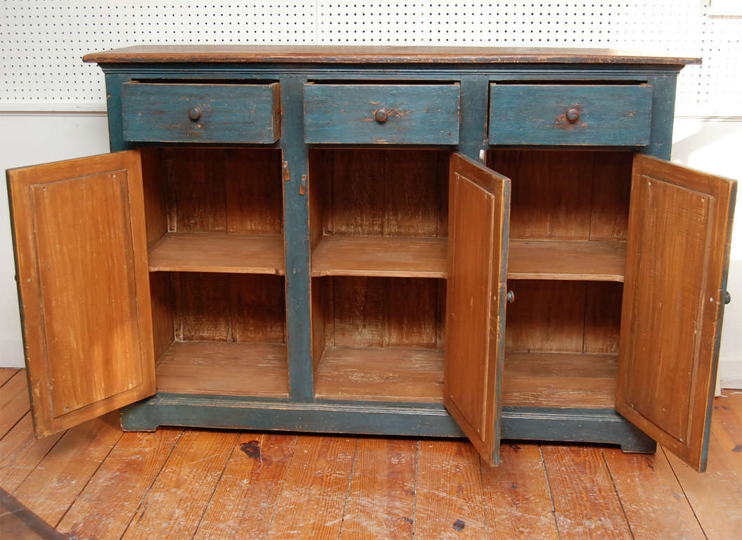 Blue Candian buffet/ Three or three In Excellent Condition In Sheffield, MA