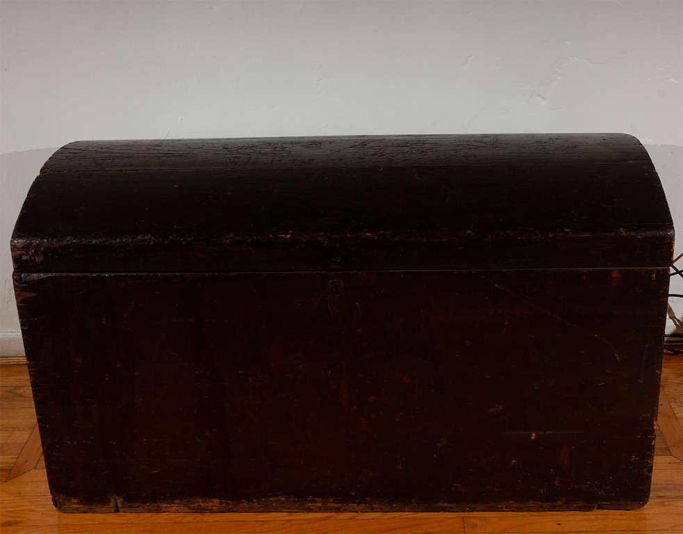 Early 19thc original brown painted dome top trunk from Pennsylvania with original strap hinges in the interior.This early trunk is made with pine and early handmade square nail and dovetailed  construction.The condition is very good.This trunk also
