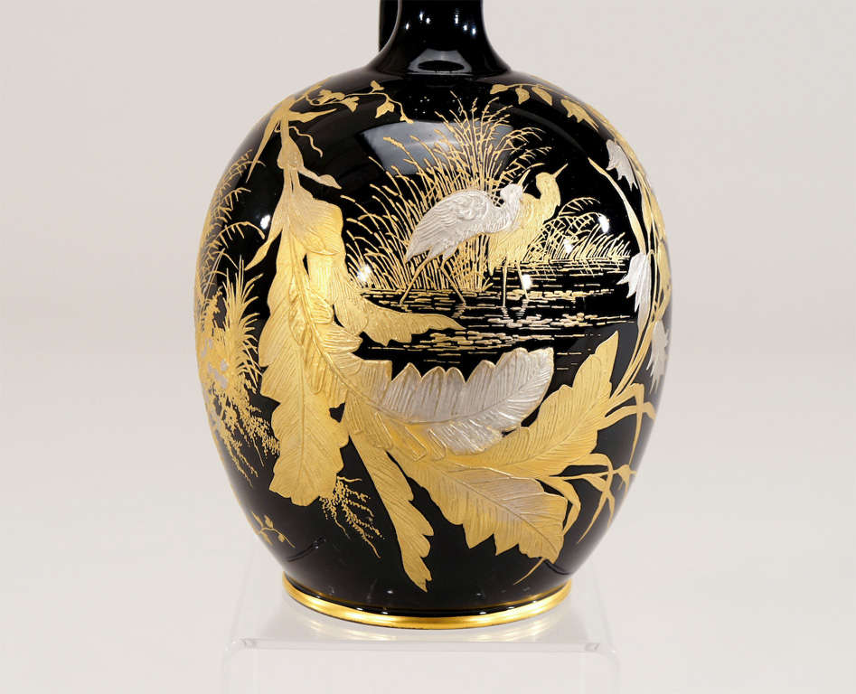 19th Century Aesthetic Movement Black Porcelain Vase with Gold & Platinum For Sale 1