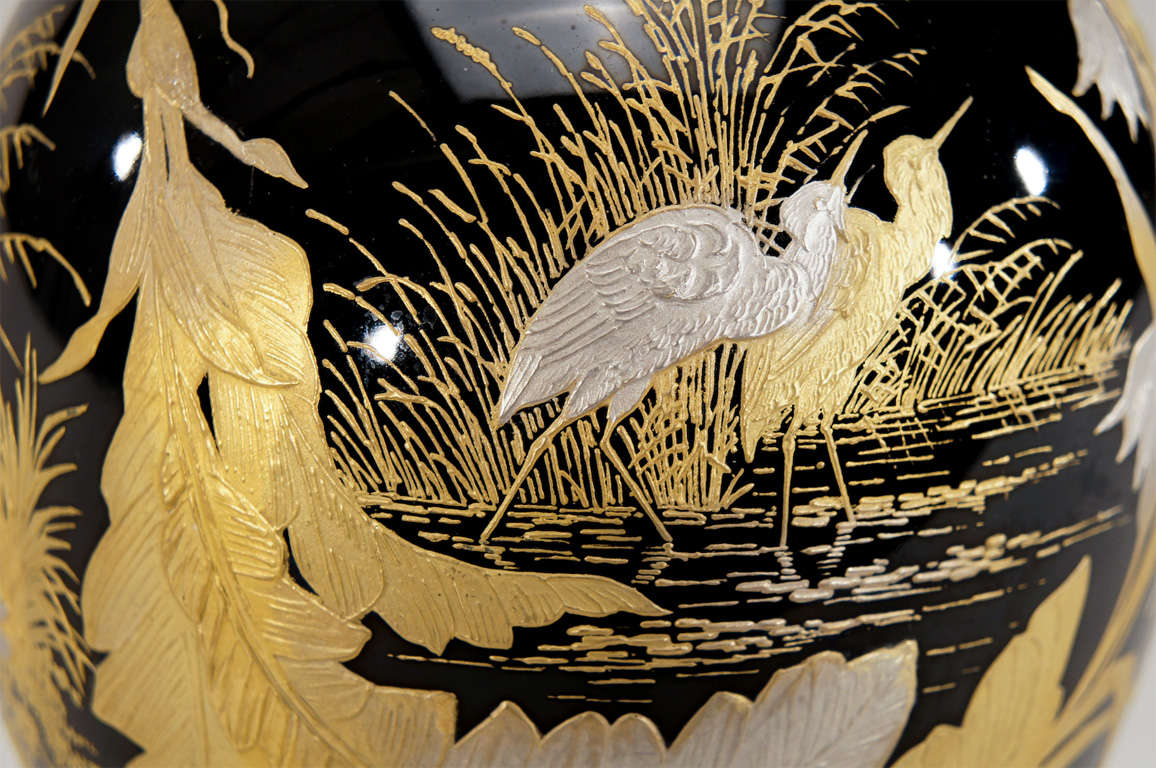 Porcelaine Vase en porcelaine noire avec or et platine du 19e siècle Aesthetic Movement en vente