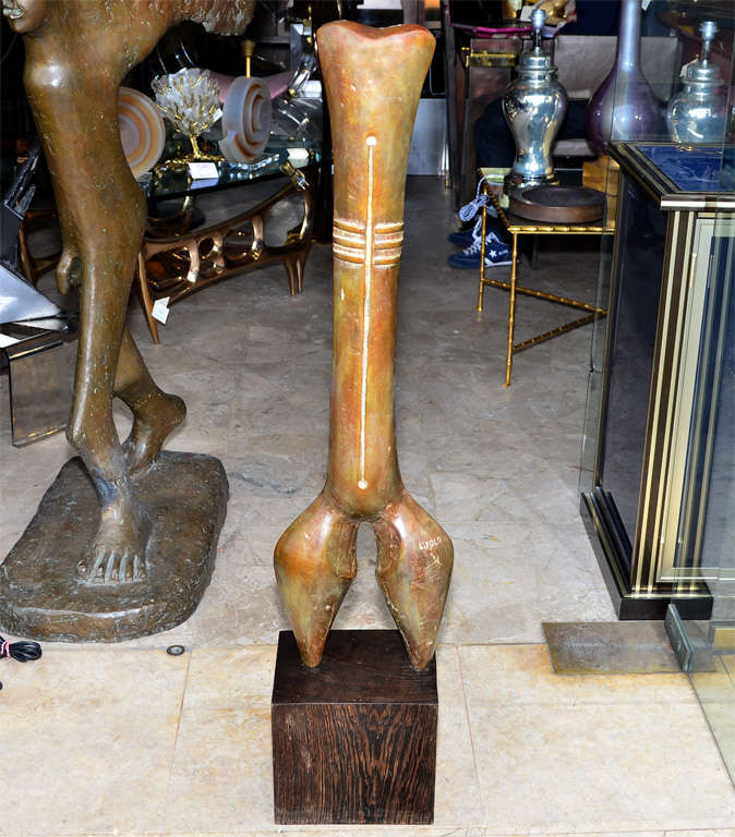 Wonderful sculpture signed maitre Liyolo numbered 1/1
Master Liyolo is one of the most important African sculptor
Some of his master pieces are in famous collections
King and Queen from Belgium, Jean-Paul II, Valery Giscard Destaing (french