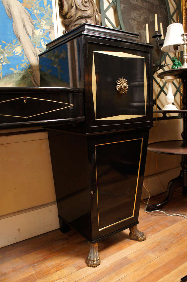 Credenza Hollywood Regency intarsiata in ottone In condizioni buone in vendita a Hudson, NY