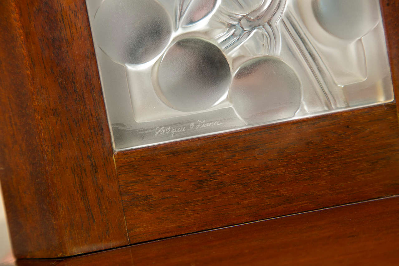 Lalique  Atlantique Pedestal Table For Sale 1