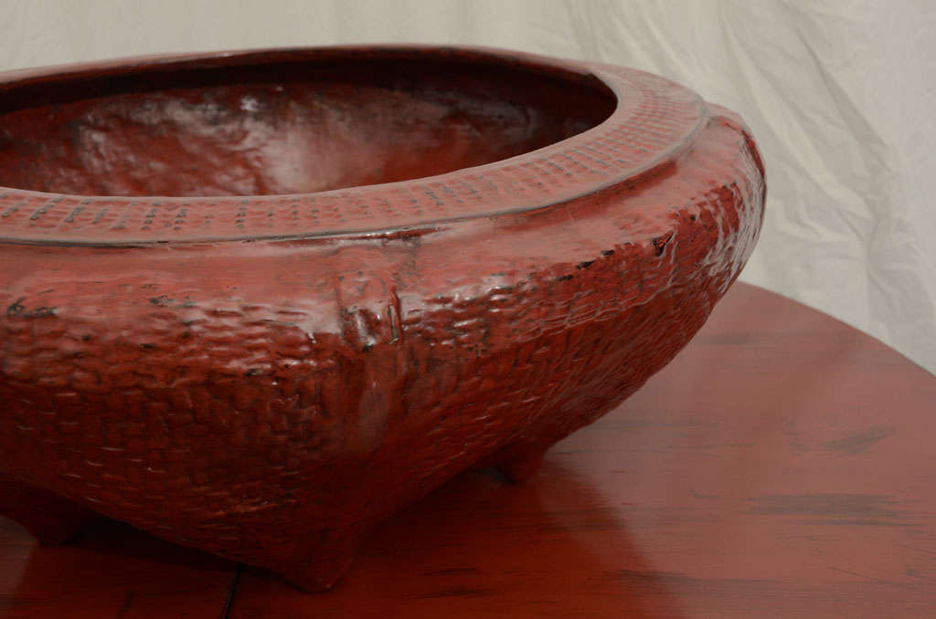 Late 19th Century Thai Red Lacquered Woven Split Bamboo Offering Bowl For Sale 2