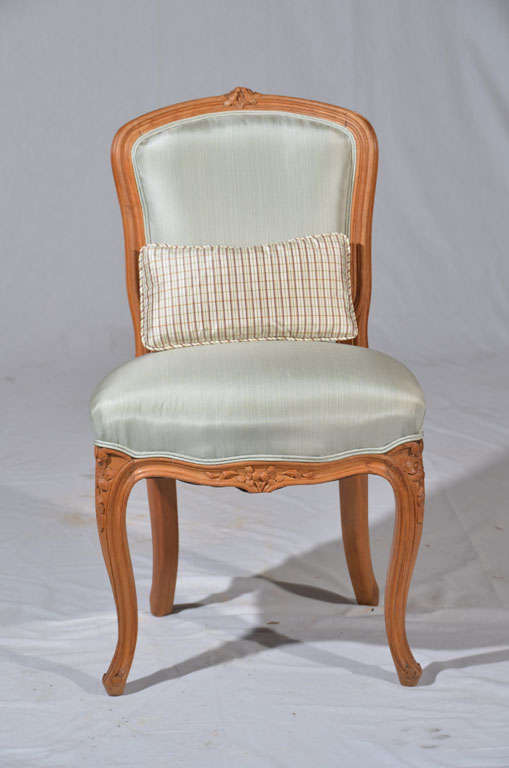 French Walnut child's chair in the style of Louis XV For Sale
