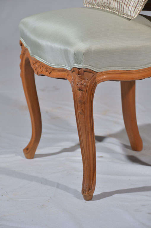 19th Century Walnut child's chair in the style of Louis XV For Sale