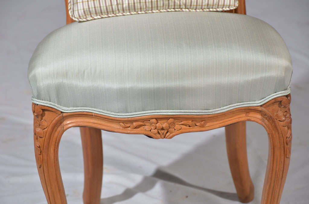 Walnut child's chair in the style of Louis XV For Sale 1