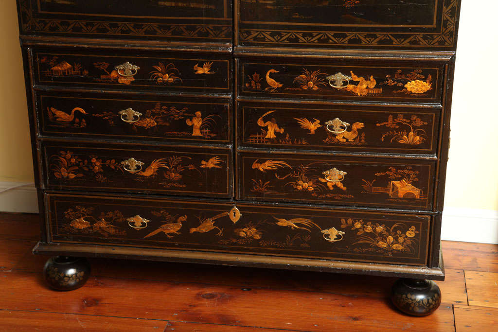 Queen Anne Period Antique Japanned Wardrobe Cabinet. English, circa 1700 In Excellent Condition For Sale In New York, NY