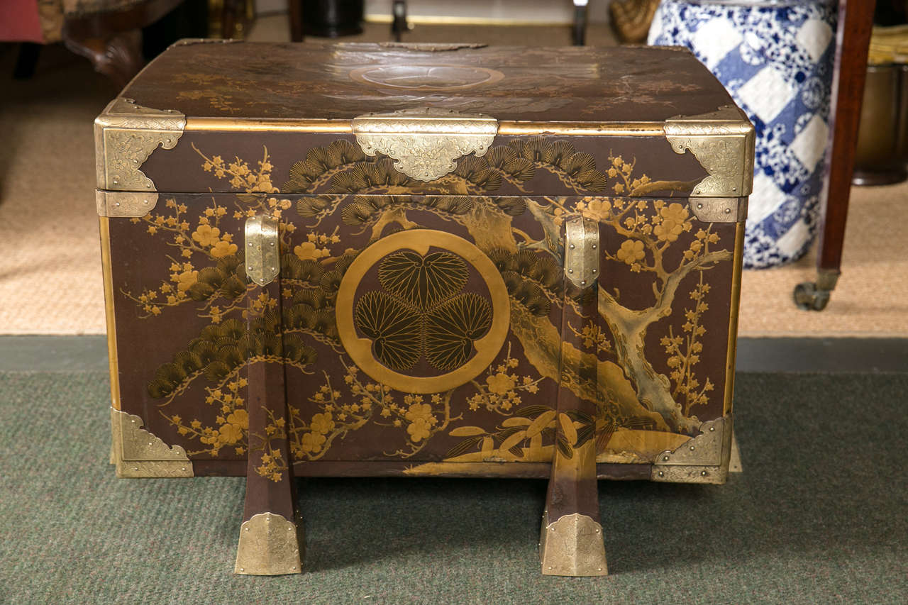 Japanese Lacquered Trunk In Excellent Condition In Stamford, CT