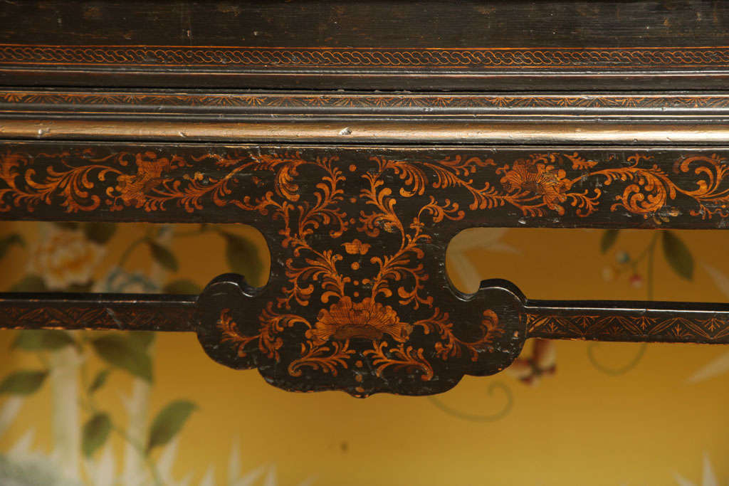 Fine 17th  century Japanes lacquer cabinet on stand. 2