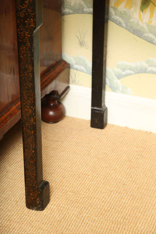 Fine 17th  century Japanes lacquer cabinet on stand. 3