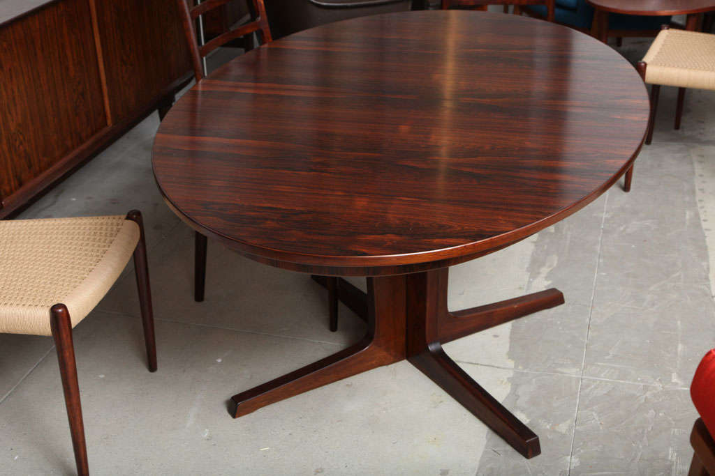 Vintage Modern Oval Dining Table at 1stDibs
