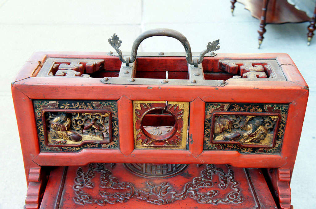 19th Century Fine Chinese Lacquered Food Storage Box of Impressive Size For Sale