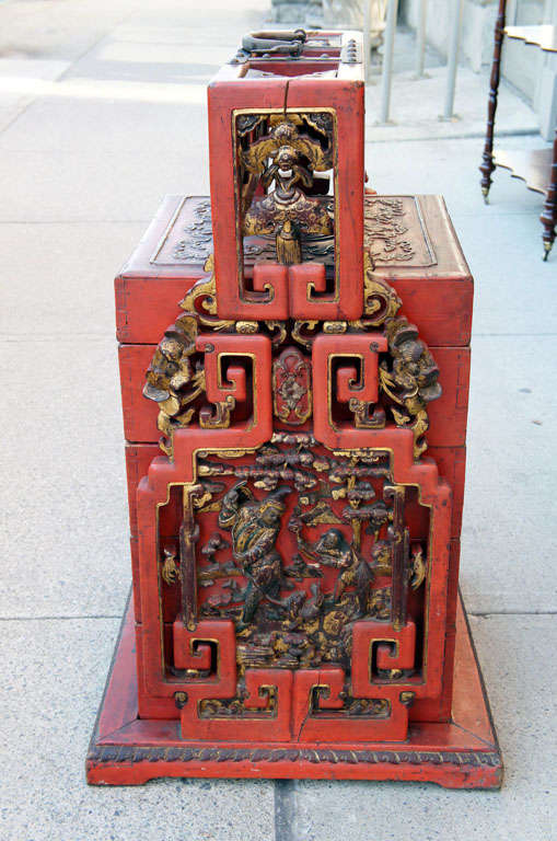 Fine Chinese Lacquered Food Storage Box of Impressive Size For Sale 1