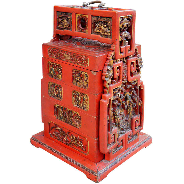 Belle boîte de rangement chinoise laquée de taille impressionnante