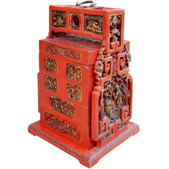 Belle boîte de rangement chinoise laquée de taille impressionnante