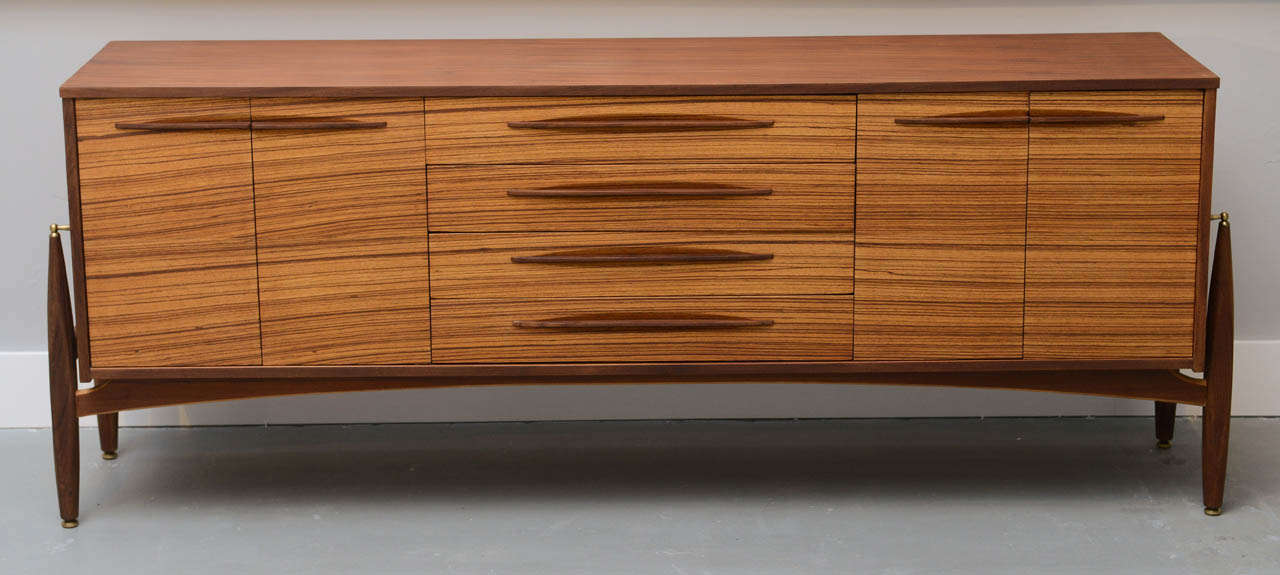 The rectangular top above four central drawers flanked by a pair of cabinet doors, on a ribbed framework.