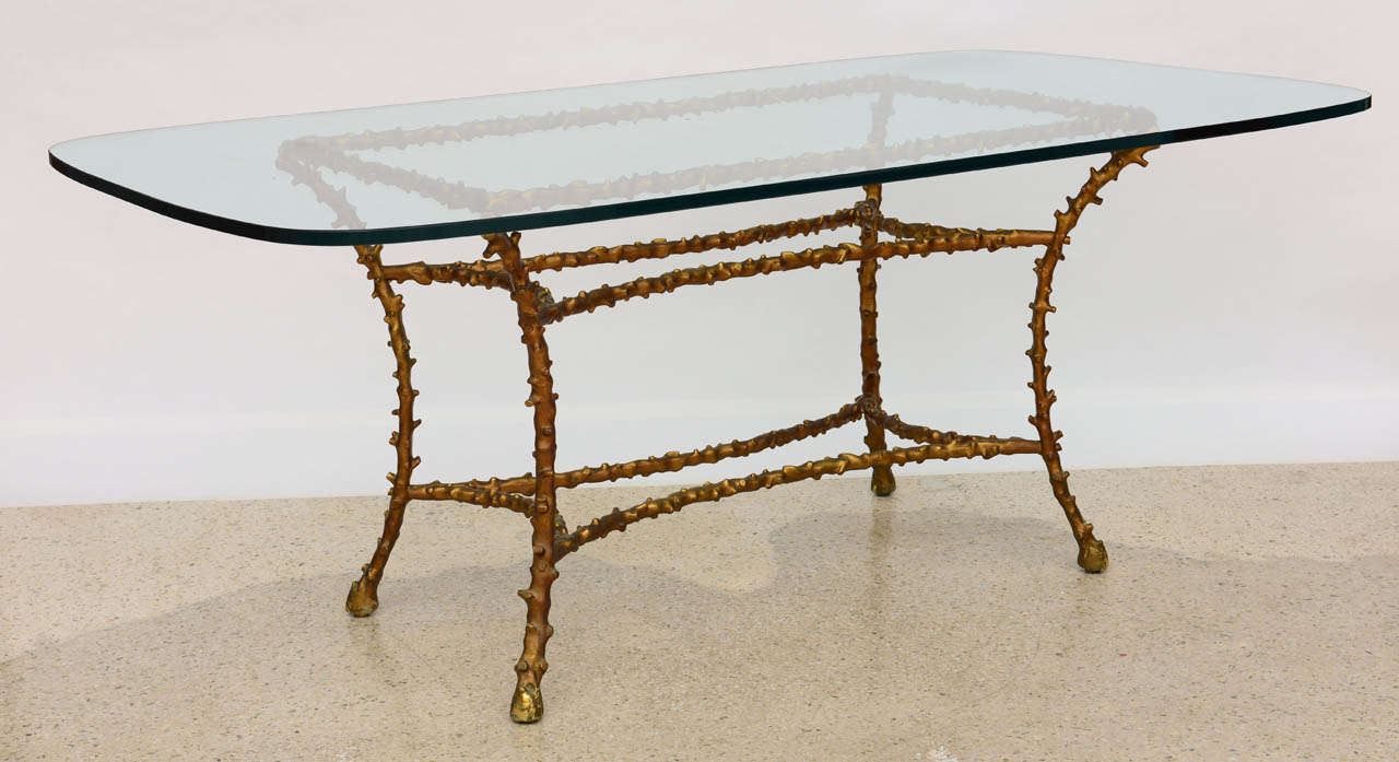 20ième siècle Table de salle à manger moderne française en bronze doré et verre, Maison Bagues en vente