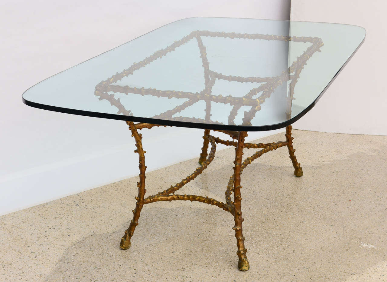 Table de salle à manger moderne française en bronze doré et verre, Maison Bagues en vente 3