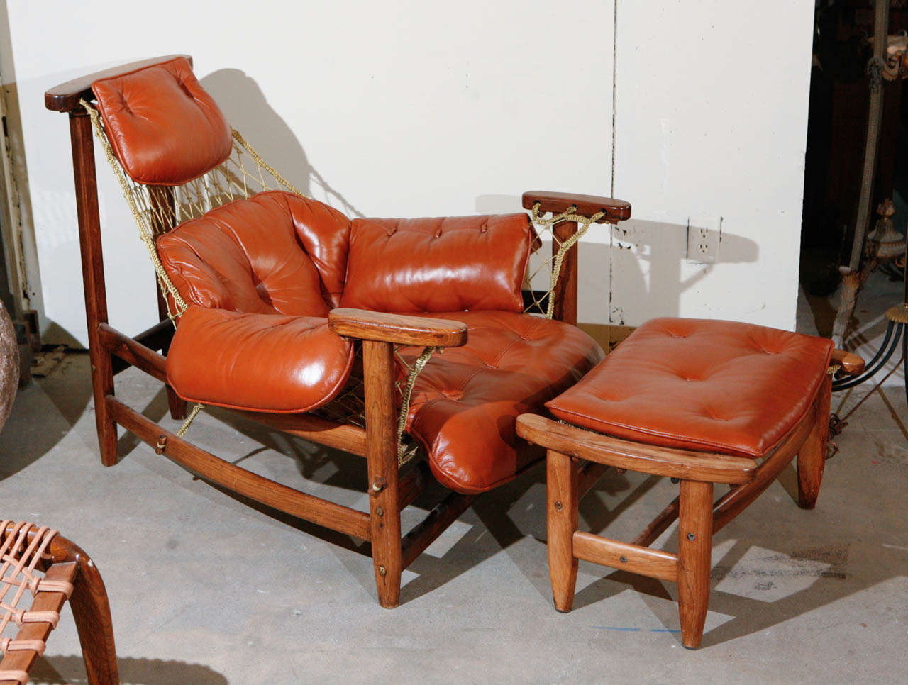 Jangarda Lounge chair and ottoman.
Designed by Jean Gillon for Woodart/Brezil circa 1970.
Exotic hardwood, leather and fishnet.