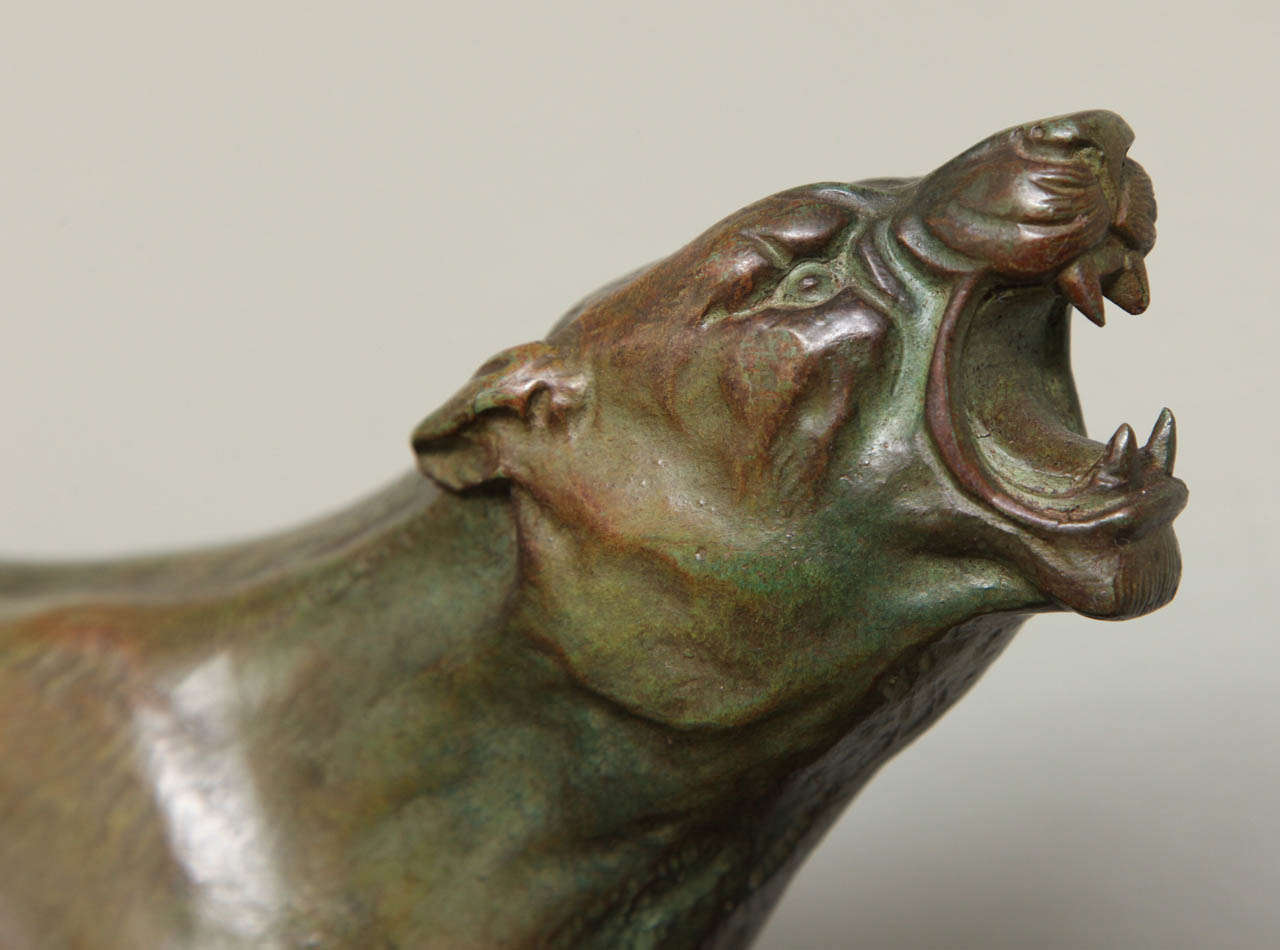 Metà XX secolo Pantera in bronzo Art Deco di J. Davergne in vendita