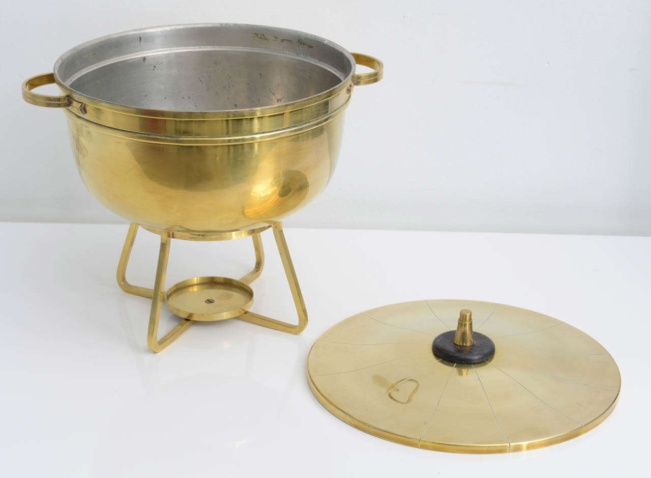Mid-Century Modern Brass Dorlyn Silversmith Tommi Parzinger Serving Dish In Good Condition For Sale In Miami, FL