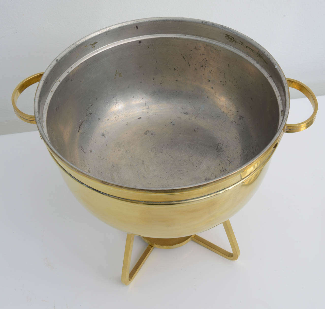 Mid-Century Modern Brass Dorlyn Silversmith Tommi Parzinger Serving Dish For Sale 1