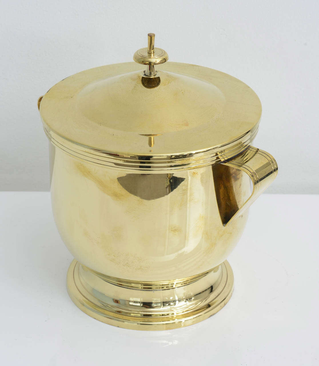 American Tommi Parzinger polished brass covered ice bucket For Sale