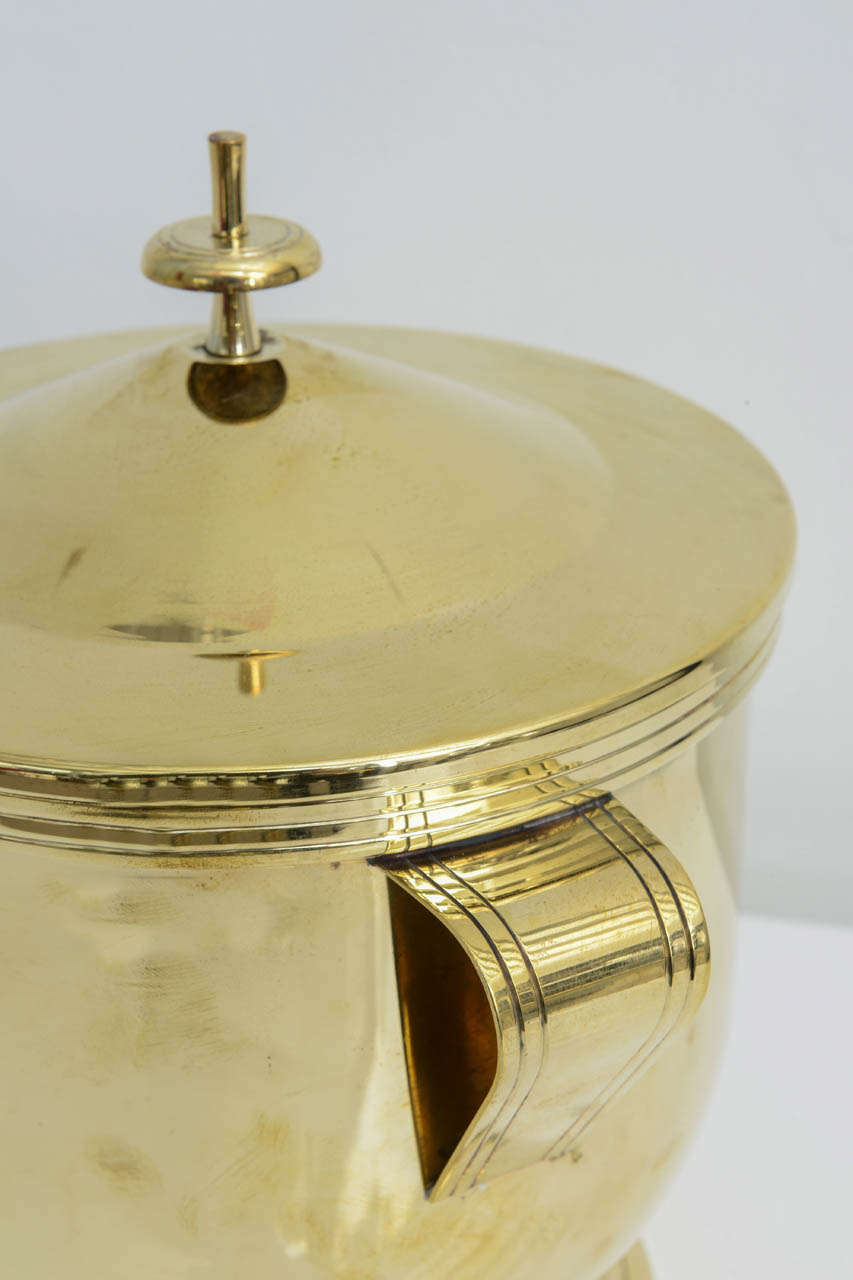 Tommi Parzinger polished brass covered ice bucket In Good Condition For Sale In Miami, FL